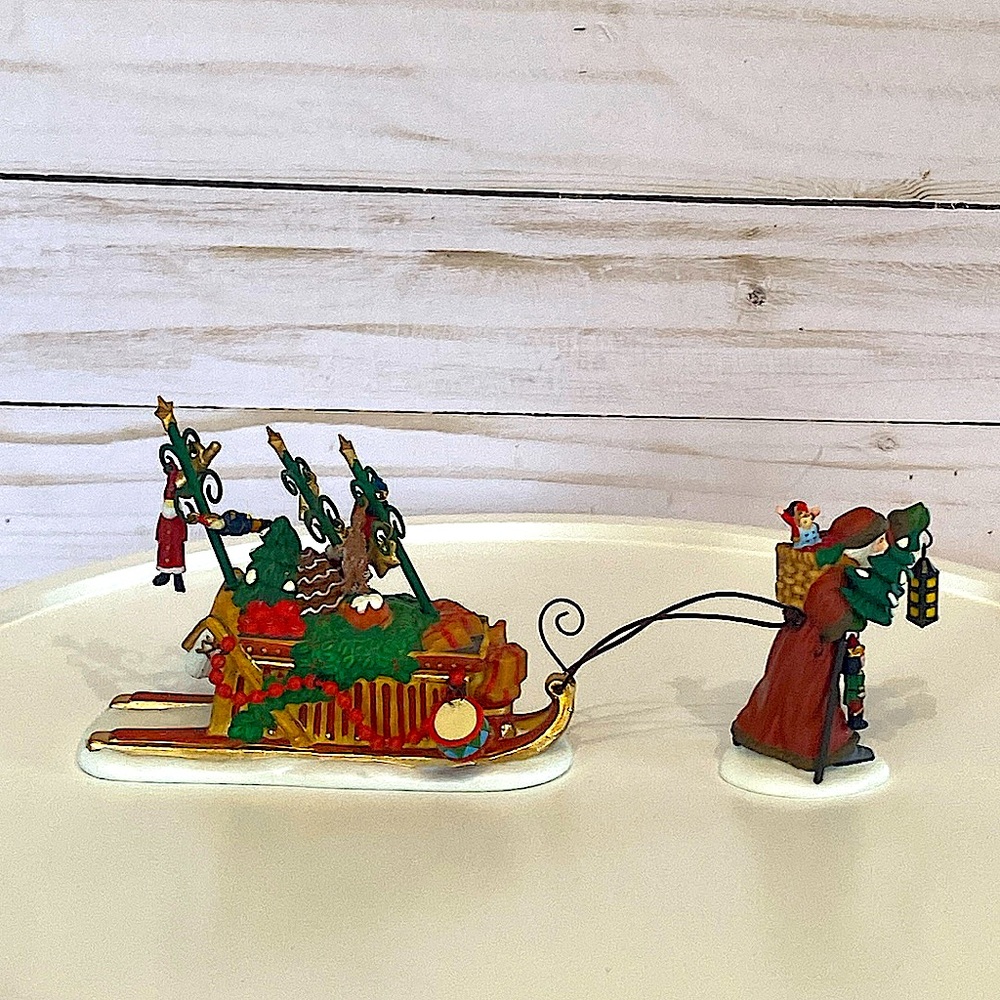 DEPARTMENT 56 - Father Christmas’s Journey - Heritage Village - Dickens Village - Picture 3 of 11